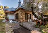 Отдельно стоящий дом с участком на продажу в городе Castellar del Vallès. Фото