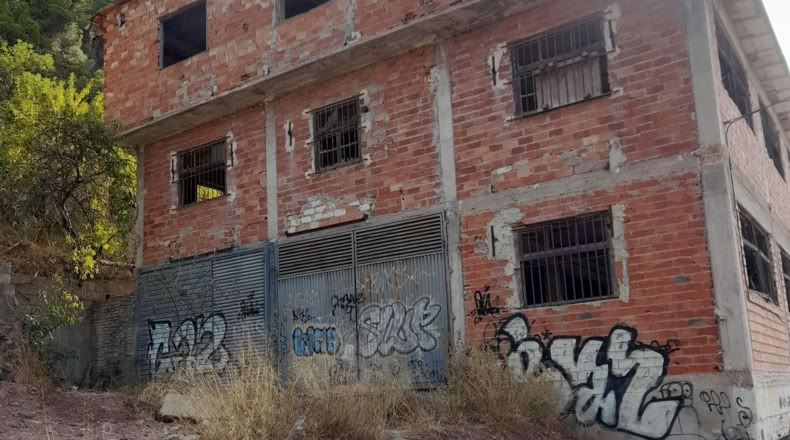 Valencia - Serra - 1600m2