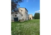 Фермерский дом с участком на продажу в городе Caldes de Malavella. Фото