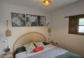 Фермерский дом с участком на продажу в городе Jubrique. Фото