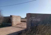 Фермерский дом с участком на продажу в городе Йекла. Фото