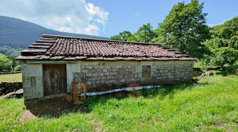 Cantabria - Vegaloscorrales - 30300m2