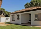Chalet independiente con terreno en alquiler en la España, Chiclana de la Frontera, ref: TR329479 foto