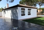Chalet independiente con terreno en alquiler en la España, Chiclana de la Frontera, ref: TR329479 foto