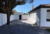 Chalet independiente con terreno en alquiler en la España, Chiclana de la Frontera, ref: TR329479 foto