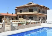 Chalet independiente con terreno en alquiler en la España, Casasimarro, ref: TR320209 foto