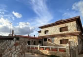 Chalet independiente con terreno en alquiler en la España, Casasimarro, ref: TR320209 foto