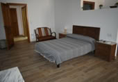 Chalet independiente con terreno en alquiler en la España, Casasimarro, ref: TR320209 foto