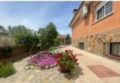 Xalet independent amb terreny en lloguer a la España, Villalbilla, ref.: TR296264 foto