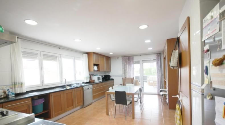 Валенсия - Torrente - 900m2