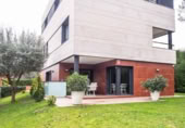 Xalet independent amb terreny en lloguer a la España, Cerdanyola del Vallès, ref.: TR278887 foto