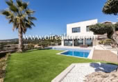 Chalet independiente con terreno en alquiler en la España, Barcelona, ref: TR292234 foto