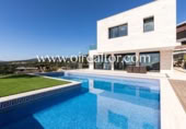 Chalet independiente con terreno en alquiler en la España, Barcelona, ref: TR292234 foto