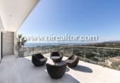 Chalet independiente con terreno en alquiler en la España, Barcelona, ref: TR292234 foto