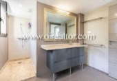 Chalet independiente con terreno en alquiler en la España, Barcelona, ref: TR292234 foto