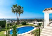 Chalet independiente con terreno en alquiler en la España, Marbella, ref: TR291688 foto