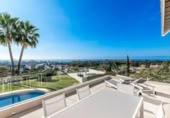 Chalet independiente con terreno en alquiler en la España, Marbella, ref: TR291688 foto