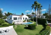 Chalet independiente con terreno en alquiler en la España, Marbella, ref: TR291688 foto