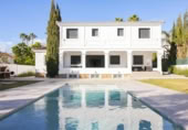 Chalet independiente con terreno en alquiler en la España, Marbella, ref: TR303399 foto
