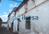 Дом с участком на продажу в городе La Puerta de Segura Фото