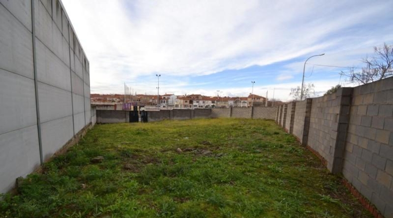 Cáceres - Malpartida de Plasencia - 500m2