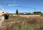 Отдельно стоящий дом с участком на продажу в городе Понферрада Фото