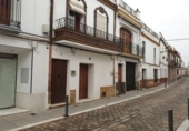 Xalet independent amb terreny en venda a la España, Lora del Río, ref.: TR299330 foto