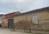 Участок с постройкой на продажу в городе Уэска Фото