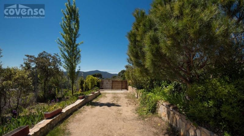 Community of Madrid - Navas del Rey - 1800m2