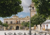 Xalet independent amb terreny en venda a la España, Lora del Río, ref.: TR298552 foto