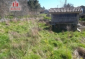 Отдельно стоящий дом с участком на продажу в городе Carballedo Фото