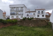 Участок с постройкой на продажу в городе Malpartida de Plasencia Фото