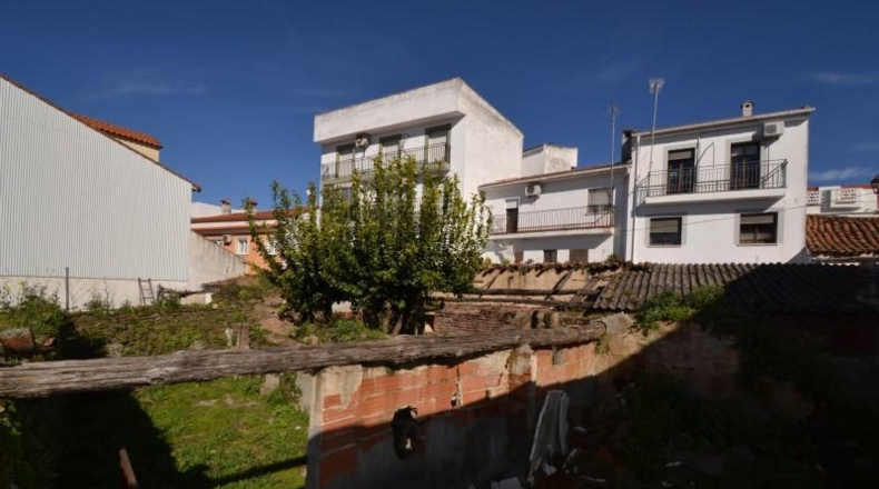 Cáceres - Malpartida de Plasencia - 318m2