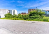 Городская земля под застройку на продажу у города Carballo Фото