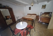 Загородный дом с участком на продажу в городе San Millán de los Caballeros Фото