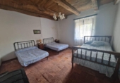 Загородный дом с участком на продажу в городе San Millán de los Caballeros Фото