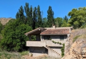 Chalet independiente con terreno en venta en la España, Valderrobres, ref: TR298852 foto