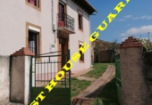 Загородный дом с участком на продажу в городе Santibáñez de la Peña Фото