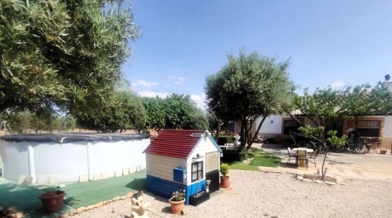 Ciudad Real - Вальдепеньяс - 9800m2