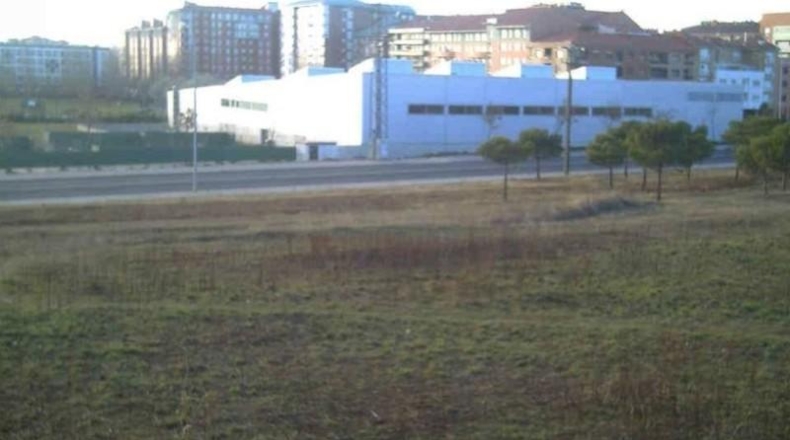 León - León - 2410m2