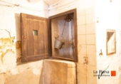 Отдельно стоящий дом с участком на продажу в городе Санта-Барбара Фото