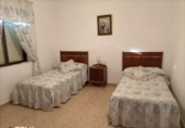 Отдельно стоящий дом с участком на продажу в городе Alcuéscar Фото
