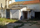 Дом с участком на продажу в городе La Roda Фото