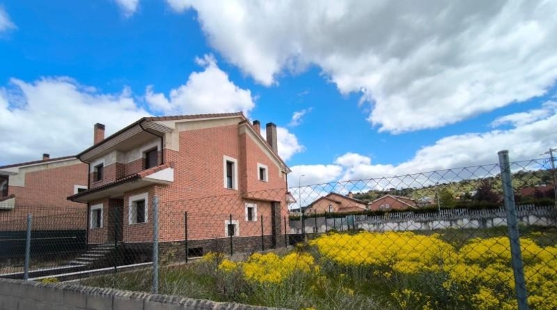 Leon - Carbajal de la Legua - 520m2