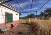 Загородный дом с участком на продажу в городе Malpartida de Cáceres Фото