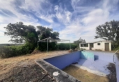 Загородный дом с участком на продажу в городе Malpartida de Cáceres Фото