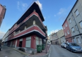 Отдельно стоящий дом с участком на продажу в городе Cacabelos Фото