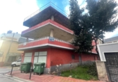 Отдельно стоящий дом с участком на продажу в городе Cacabelos Фото