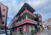 Отдельно стоящий дом с участком на продажу в городе Cacabelos Фото