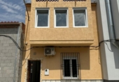 Отдельно стоящий дом с участком на продажу в городе Almoradí Фото